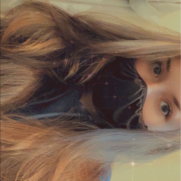 Meet your posher!! - Picture 4 of 4